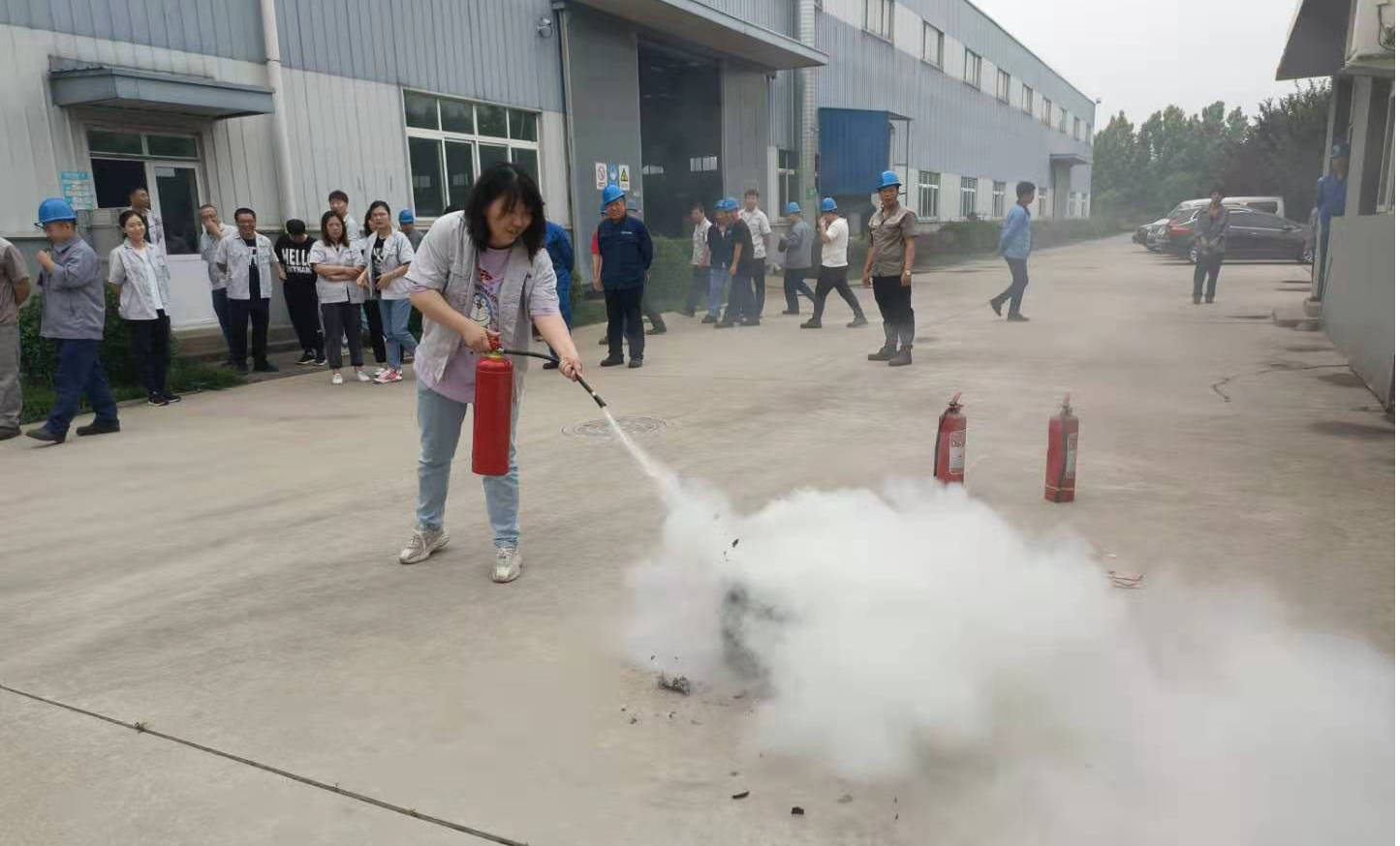 加強消防安全教育，組織開展消防培訓、消防演練